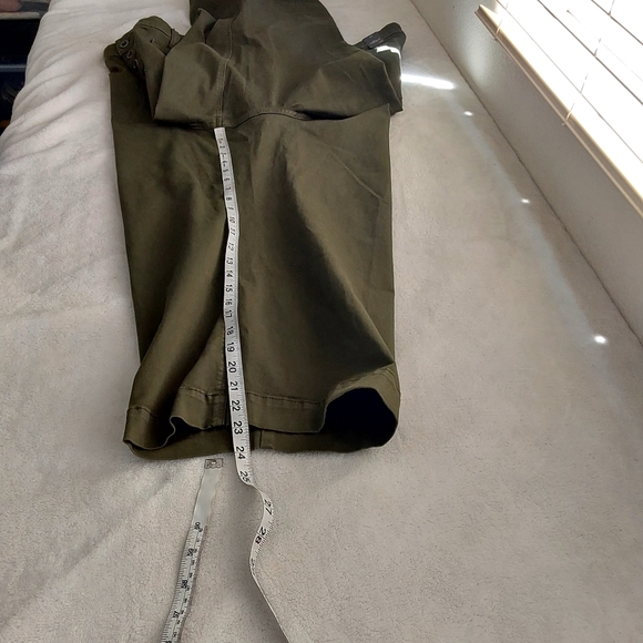 Torrid Crop Wide Leg Stretch Twill High Rise Patch Pocket Pant - Picture 12 of 13